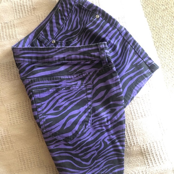 CityStreets Zebra print mini skirt - Picture 3 of 4